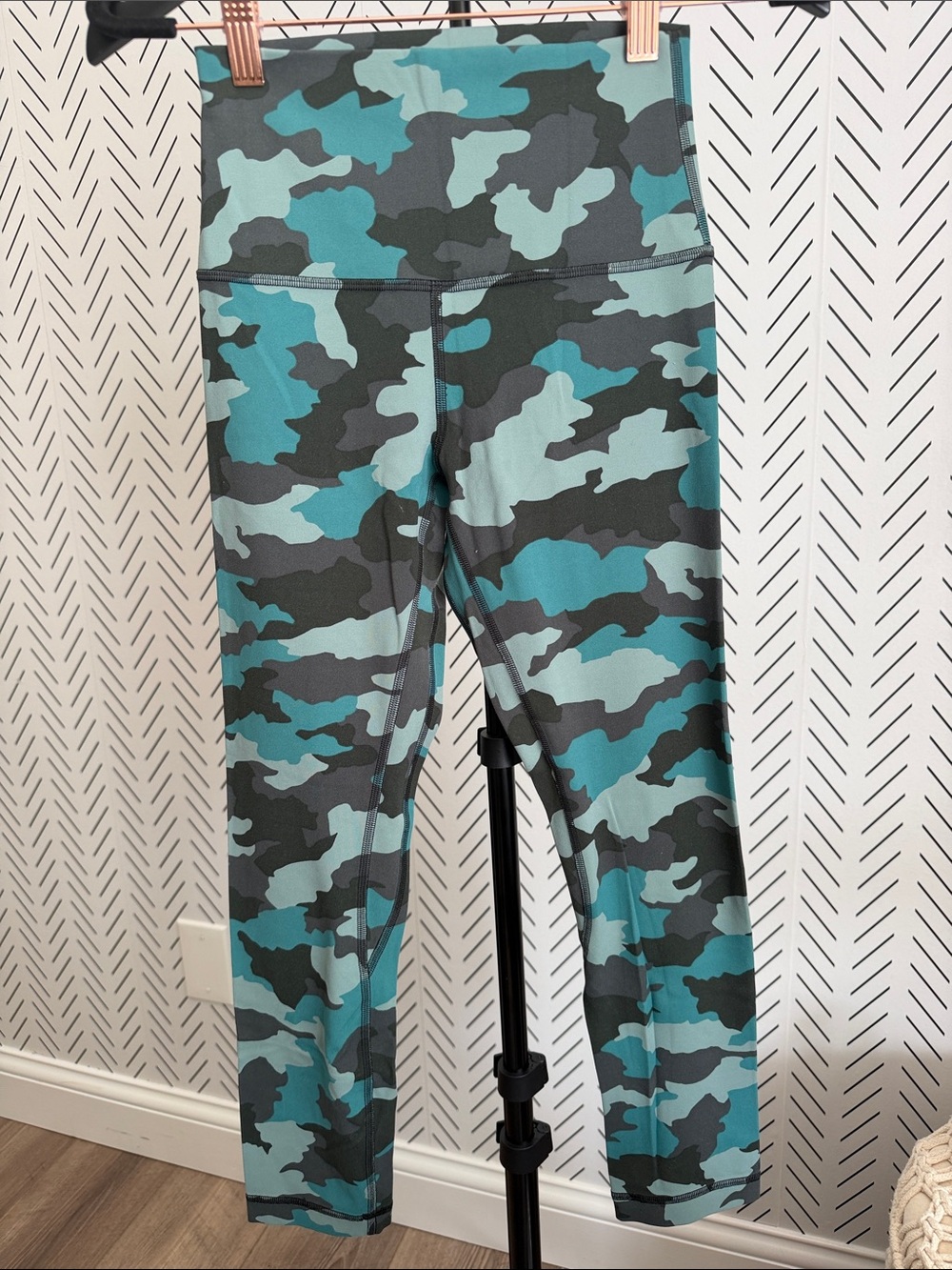 lululemon athletica Teal & Gray Camo High-Rise Leggings capri